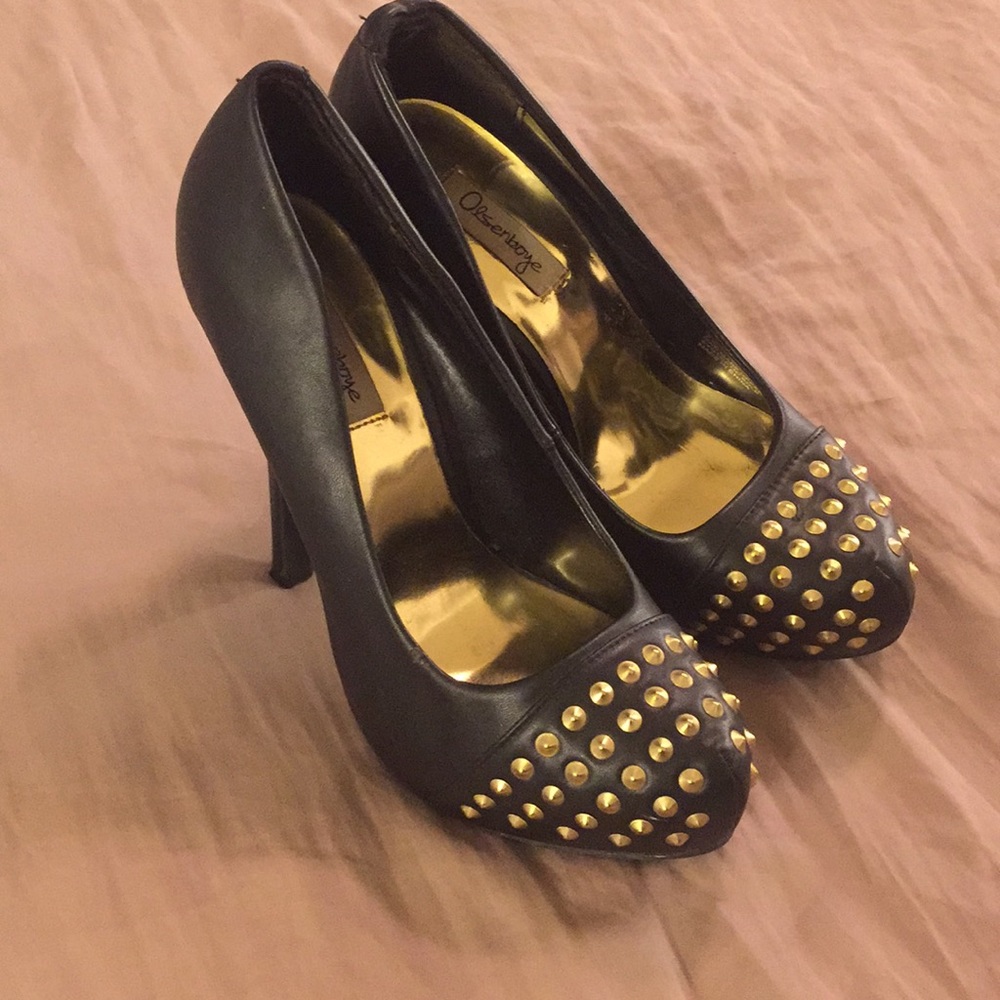 Gold studded black platform pumps